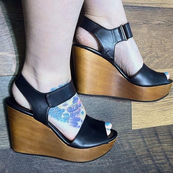 M4DE Black and Wood Wedges - Picture 2 of 9